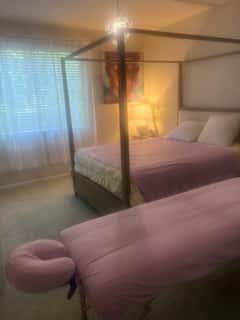 (818)443-8594 is ethnicity_Blackandoffers nuru massages, asian massage, bodyrubs in Los Angeles and available for service_location_incallon rubrankings Thick brown skin beauty 
Private upscale incall I’m located in Woodland Hills area 
Massage table 
Massage oil / 
Full Body full service 
Toys play also available 
Clean nice safe location 
It’s my private apartment fyi/ shower available 
150$ one hour
250$ two hour