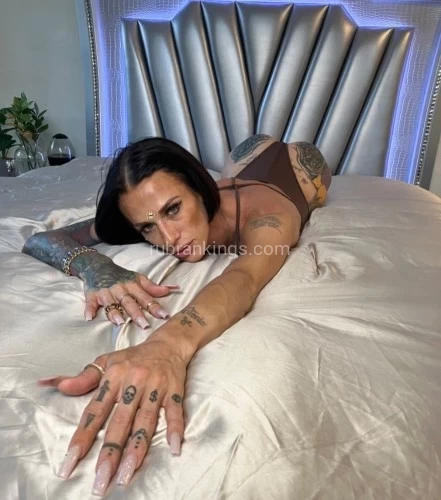 (786)352-1810 is Caucasianand offers nuru massages, asian massage, bodyrubs in Miami and available for both on rubrankings Mistress De La Layla has been in the BDSM industry for 5+ years and is a skilled dominant. She finds intense pleasure in turning twisted fantasies into reality. As a natural dominate with impossibly high standards, her slim sexy physique will hypnotize you into submission. She can be sensual & seductive or controlling & cruel, satisfying your deepest desires and making you worship her as the Goddess she is.