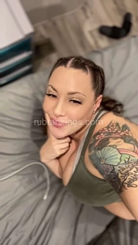 (480)528-9335 is Caucasianand offers nuru massages, asian massage, bodyrubs in Charlotte and available for both on rubrankings Soft hands that know what they’re doing and exactly how to release all that pent up stress and tension. I know you want to get it all out so don’t hesitate to call me asap
Brittney 480-528-9335

Https://onlyfans.com/b10bombshell
