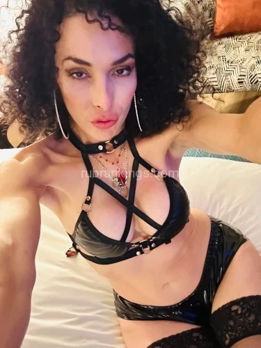 (630)229-1406 is Latinoand offers nuru massages, asian massage, bodyrubs in Chicago and available for both on rubrankings Sexy brunette bombshell 