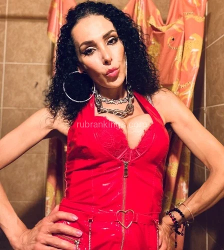 (630)229-1406 is Latinoand offers nuru massages, asian massage, bodyrubs in Chicago and available for both on rubrankings Sexy brunette bombshell 