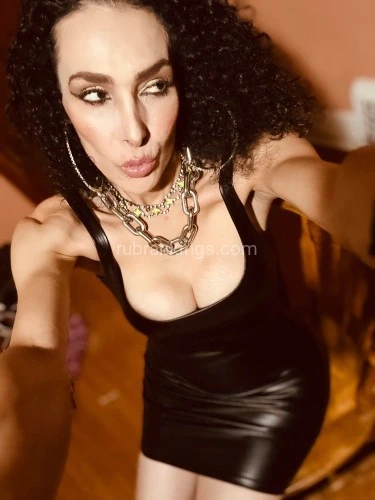 (630)229-1406 is Latinoand offers nuru massages, asian massage, bodyrubs in Chicago and available for both on rubrankings Sexy brunette bombshell 