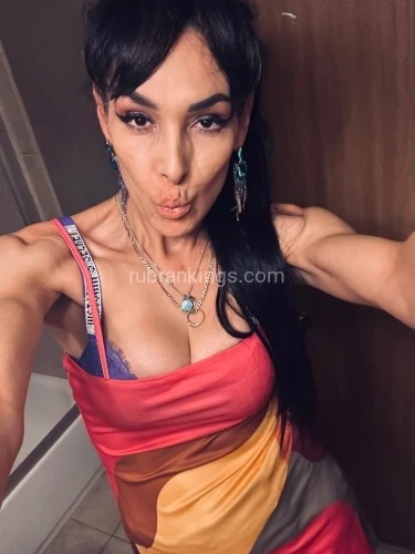 (630)229-1406 is Latinoand offers nuru massages, asian massage, bodyrubs in Chicago and available for both on rubrankings Sexy brunette bombshell 