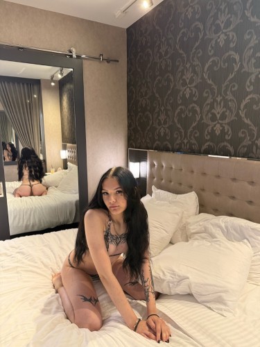 (863)207-5652 is Caucasianand offers nuru massages, asian massage, bodyrubs in New york city nyc and available for incall on rubrankings Massage 
Hour $500

VIP deluxe package 
45mins $800
Hour $1000
90mins $1400
2 hour $1800