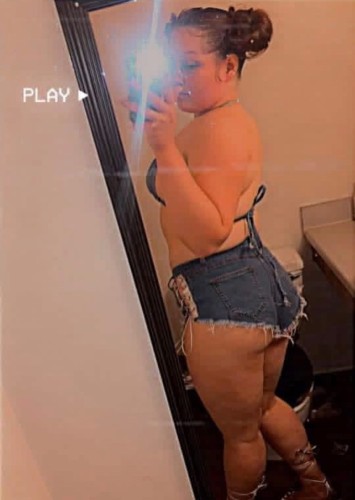 (972)818-4232 is Caucasianand offers nuru massages, asian massage, bodyrubs in Dallas and available for both on rubrankings Hey!!!! 
My name is Candy ? ? 

I’m 20yrs old and Im filled with genuine passion and a vibrant upbeat personality , yet sophisticated as well. I’m new to the DFW area - please give a hhr notice for spare of the moment appointments  ? 

 I have high standards for myself and who I spend my time with. So prepare for a light screening process. My flirtatious energy, and joyful aura will have you come back for more.

Most importantly, I want you to feel comfortable. My highest desire is to make our time is a magical experience you will never forget. 

I enjoy great conversations and pride myself on being a great pleaser I also enjoy being pleased Hope to hear from you 

Nuru Rub available also
Ask about my 2 girl special 

Service prices

30min- 200

60min- 300

Same day last minute appointments can be accommodated as long as you are fine with my location ? 
