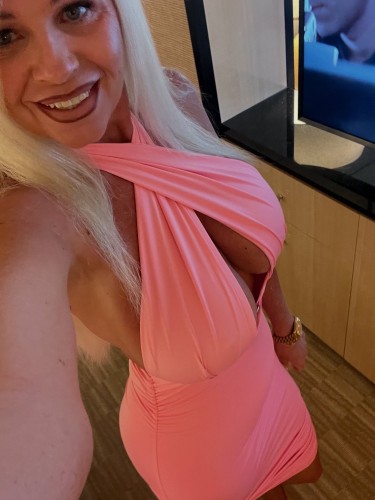 (413)507-9131 is Mixedand offers nuru massages, asian massage, bodyrubs in Oakland and available for both on rubrankings I’m Chloe , a matured perfect hands and body waiting to make your day better .
With life and the stress of its brings what is better than pamper yourself with a magical sensual massage .
My place is a very sanitized environment and always use fresh linen. We live in a stressful World, therefore I offer the most relaxing sessions that will destress you, with a choice of Deep tissue and Swedish-soft massage. 
Hope to see you soon ❤️??
Phone : +14135079131
iMessage: +14135079131
Telegram: chloehenden
Snapchat : chloehenden