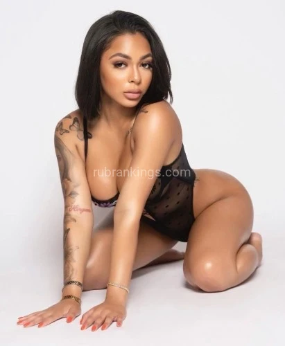 (561)564-4357 is Latinoand offers nuru massages, asian massage, bodyrubs in Boston and available for both on rubrankings Enjoy seductive Bodyrub