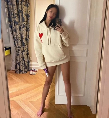 (646)212-1954 is asianand offers nuru massages, asian massage, bodyrubs in New york city nyc and available for both on rubrankings “”””””””” “”” SALIMA always likes to help “”””””””””” Hello, New York !!! ___ I am Salima !!! The sweetest girl and professional massage therapist!!! 

With my tender touch and warm smile you will be relaxed and stayed far away from your problems and responsibilities ! 
I combine Swedish massage with very sensual touch. 
If you like some hidden desire - nuru slide will be right session for you, between you and me - only hot slippery sea weed gel !!! 
Pleasure with conversation , charm and relaxation… 

Most important - NO extra Activities even for extra !!! 
massage - 320/1h, hot slide 380//1h, or body shaving, body scrub (380/1h) or some naughty desire !!!! -  
Longer and shorter sessions are available too -
 Out call  visiting you - very welcome  …. 480/1h + your Uber 
Good news - all CC accepted 