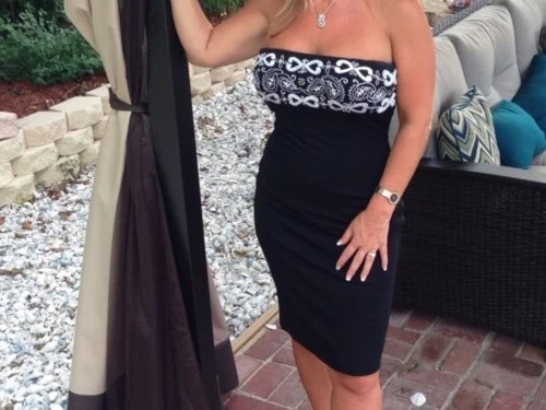 (331)223-3143 is Caucasianand offers nuru massages, asian massage, bodyrubs in Chicago and available for incall on rubrankings Blonde and busty mature MILF.  No games.  No deposit.  Cash only.  Come see a seasoned professional in a quiet and relaxed setting.  Bring wine to set the tone.  Erotic massage and much more.  Call or text me 3/3/1 2/2/3 3/1/4/3Kelly