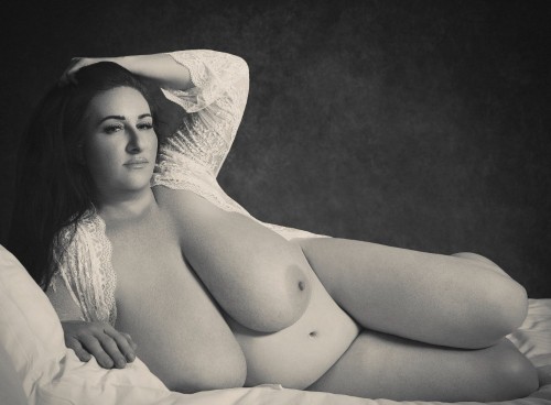 (314)328-0946 is Caucasianand offers nuru massages, asian massage, bodyrubs in St louis and available for incall on rubrankings Limited Time Summer Specials! Must mention ad before booking!
I’m Toni, a Licensed Massage Therapist and Esthetician.
Private Relaxation Massage:
Discreet, calm environment.
Warm, attentive sessions designed to help you fully 
unwind.
Clean, professional, and comfortable space.
Now booking this week.

Message for appointment times.

Signature Relaxation Massage
A full-body, unhurried massage designed to melt stress
and release tension in a private, comfortable setting.
Calm, attentive, and focused entirely on helping you 
reset.

Nuru Body Glide Massage
A warm body-to-body glide experience created for deep 
relaxation and immersive stress relief. Slow, smooth,
and designed to help you fully unwind in a discreet 
environment. DEPOSIT IS A MUST FOR NURUS ONLY.

Tantric Relaxation Massage
A slow, mindful massage experience focused on breath, 
connection, and total body relaxation. Designed to calm
the nervous system and leave you feeling grounded and
restored.

Luxury Private Session
An extended, unhurried appointment offering a deeply 
personalized massage experience in a quiet, private 
space. Designed for those who value discretion, 
comfort, and full relaxation without rushing.

Tabletop Luxury Experience
A specialty massage performed on a custom elevated
relaxation table, offering a unique perspective and 
deeply soothing full-body release. Private, immersive,
and available by premium appointment only.

Toni
Monday-Friday 930am-8pm text
Sat 1030-5pm text
Sun prebook only
*MT Available*
*Video Chat Available*
**half hour is available upon request**
