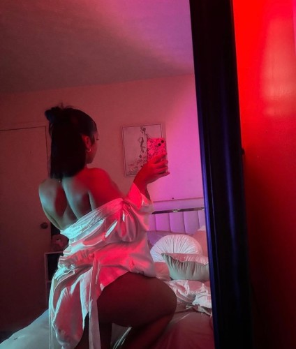 (614)586-3347 is 0and offers nuru massages, asian massage, bodyrubs in Columbus and available for both on rubrankings *sessions need an hour in advance for booking times*
Squeeze in fee (immediate scheduling) $100 and total paid upfront. 

 Base prices ✨ 
$200/hour introduction 
$300/30min body to body
400/60min body to body

Highlighted Specials this Week:
EARLY BIRD SPECIAL ❤️
*must be booked the night before with a deposit*
Prices until 6am-noon
$180/30 min
$360/60min

Burbon&Boobies🥃 7pm-midnight 
Topless VIP sessions with a shots of Burbon with social hour
$500/60 min
$800/90min
$1200/3 hours