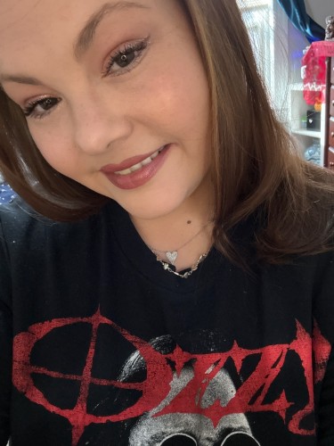 (314)998-2450 is Caucasianand offers nuru massages, asian massage, bodyrubs in Chicago and available for incall on rubrankings Hello gentlemen my name is Ellie and I am very affectionate, great with my massage skills and safe ❤️Here to offer you luxury massage therapy, relaxation and comfort at its finest. I am a classy sensualist that enjoys the simple pleasures of touch and real connection. I have a clean, discreet location and I offer professional services to the body and mind while awakening your desires and senses. I want to have fun and meet some good people. I am open to date nights, talk therapy sessions, cuddling, events and massage. I pride myself in my therapeutic touch and my ability to make someone’s day better with blended sessions also that are both massage and talk therapy. I only discriminate against rude people or disrespectful behaviors, I enjoy being a positive person to people in need. Private incall is available with professional massage equipment and shower available. 1-2 hour sessions and must be mature, respectful 25+ and SERIOUS. 6am-8pm booking by appointment. TEXT me your details: Name, Age and day/time you’d like to book. No Shows are blocked. No exceptions. MUST BE RESPECTFUL ✨ specials 300/90 min   Massage is open for booking daily 6am-6pm and Sunday 4pm-8pm.   ✨ 