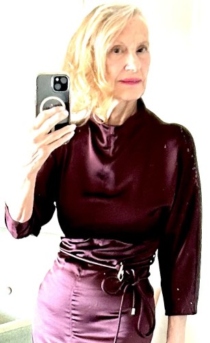 (954)309-6451 is Caucasianand offers nuru massages, asian massage, bodyrubs in Chicago and available for both on rubrankings Hello my name is Catherine,

I am a petite natural blonde with  All Natural  curves. You will find that I am mature,elegant and easy to get to know. I have often been described as having an aristocratic/classy good look. Adding to my mystic is a refined ,soft ,and very well spoken sexy voice. Whether you get lost in my voice or within my arms I will help you forget all your real world issues of the day . Letting your stress simply all be forgotten or be replaced by discovering new feelings through the art of arousal's from  Our moments Together  I would love to hear about your successes and challenges And to get to know you on any level you wish to share with me. In today's world with all it's stresses and responsibilities, My goal is to give you that adventure and escape that your heart desires from the challenges of every day life . Through laughter and lite-hearted conversations you'll find I am a wonderful listener. All though I am very passionate about my privacy as well as yours.

I truly love what I do and have just as much fun as you shall. I definitely like to pamper, which will make you want to return again and again. If you are looking for something real step back into time with me and let's indulge our senses, our minds and get lost in our moments, Whether a formal evening function Or a casual afternoon rendezvous, or a fantasy trip to  Your World  You will have a sophisticated, light hearted, and beautiful well balanced woman as your companion . I am one who enjoys intelligent conversation and/or the warmth of the quite moments we shall have in discovery.

Don't waste another minute, call me today! Massage and bubble bath available!

✅ Sensual Massage
✅ Prostate Massage
✅ Shower
✅ Bubble Bath
✅ Milking
