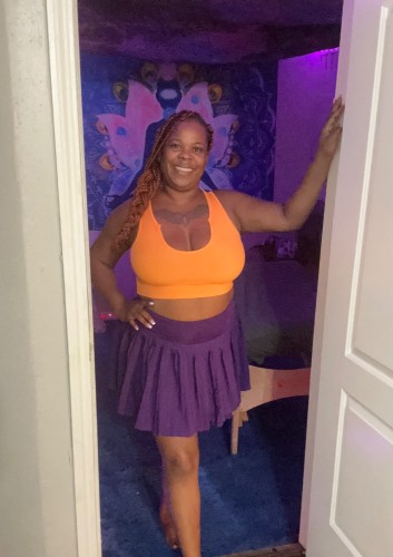 (832)713-7073 is Blackand offers nuru massages, asian massage, bodyrubs in Houston and available for both on rubrankings Now that I have your Attention 
Let me introduce myself; I’m Goddess Royal
• From Ohio 
•over 1000 hrs N Massage Therapist 
•an Mazing energy & Great sense of humor 
•Mild 2 Deep Pressure & Techniques 2 Reset some Muscles & have you cumin back for more
My time starts when your on my table; Not a minute sooner:
Now about that Neck Work: 
60 Minutes –Relax  Full body Swedish Massage ( Head 2 Toe)
My most popular session 
90 Minutes –  Rejuvenate this session allows me to do more detailed work on the Neck shoulders upper back from either sitting at a desk all day or grinding your teeth

120 Minutes – Reset Neck & Glute work included 
Two full hours dedicated to detailed work from head to toe, restoring balance and alignment—especially in the hips, low back, and other areas that need extra care.
I offer incall with shower & outcall if room is to small I can bring a bed attachment 
Book you some Relaxation! 