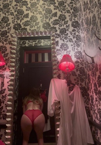 (619)860-2225 is Caucasianand offers nuru massages, asian massage, bodyrubs in San diego and available for both on rubrankings Proved I’m real on Tryst so text me
More options with me then you can imagine 

VIP experienced
Sugar experienced 
Special today only
I hear I give the best massages and more
Downtown San Diego and other locations
Del Mar
La Jolla
Office space and studio and resorts and more 