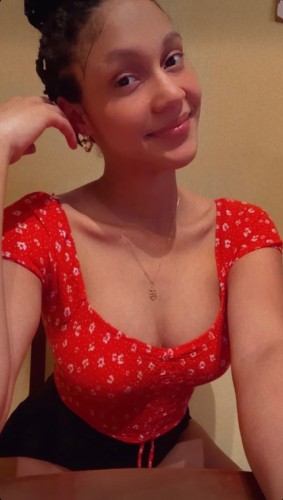 💕Beautiful young Latina wanting to relax 💕