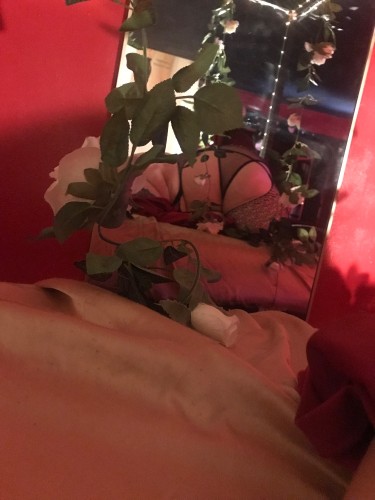 (619)432-2925 is Caucasianand offers nuru massages, asian massage, bodyrubs in San diego and available for incall on rubrankings All of my pictures are 100% me and recent or money back guarantee

Private discreet location w private parking available, discreet entrance

Shower

Fetish friendly ~ Medical play experienced ~ cuddling 

Full body massage

 $120/half 200/hour

Call or text me to set up a session for Ashley

website: sandiegosensualmassage.com
