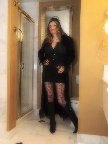 (702)406-9848 is Caucasianand offers nuru massages, asian massage, bodyrubs in Las vegas and available for incall on rubrankings Hey guys it’s Super Bowl here in Vegas! So add a little 115 lb. HOT BRUNETTE to the menu.  Erotic massage is the party over at my house. I also provide tandem massage with a 5’6 powerhouse blonde. So request that when you contact me at +17024069848. I’m in Summerlin and FETISH FRIENDLY, BDSM Domme for 20 yrs. Cum and play!!!!!!