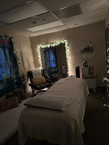 (619)431-1874 is Mixedand offers nuru massages, asian massage, bodyrubs in Los angeles and available for incall on rubrankings We Have a room available for rent  “NOW”  
Full or part time!!! By week or month 
$600 to 1800 if staying on location 
( but negotiable if not )

This is in a great location with lots of free parking, super discreet , safe and very clean!!!
For independent providers who prioritize safety and check guest! 

Text me your info for details  6194311874
