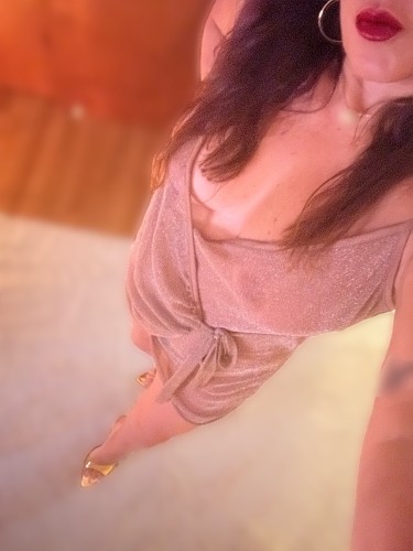 (617)903-5552 is Latinoand offers nuru massages, asian massage, bodyrubs in Boston and available for incall on rubrankings AN UNFORGETTABLE SEXY MASSAGE EXPERIENCE

Hi!
I'm Larah, I’m here to provide you with an amazing time of my own signature relaxing very intimate body to body sensual experience massage filled with teasing throughout & NURU movements
I am available to:
*man
*woman
 
Absolutely NO Full Service!!
Incall only
Private incall in Waltham
Shower is available before and after our session for your use.