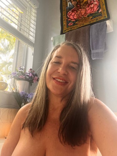 Mature Busty Tantra Goddess Bath & Bodywork!!