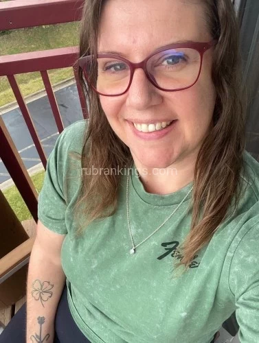 (813)430-5138 is Caucasianand offers nuru massages, asian massage, bodyrubs in Evansville and available for both on rubrankings Description:Stop Scrolling — You’ve Found the Magic Touch! Hi there, I’m Julina If you’re ready to unwind and release all that built up tension, I’m here to help you relax in the comfort and privacy of your hotel or home. I offer spa-quality full body massage, from deep tissue to light touch each session fully customized to your needs, leaving you recharged, refreshed, and smiling.I cater exclusively to respectful gentlemen and couples.Light screening is required for all new clients.I’m available with about an hour’s notice and travel discreetly throughout Evansville, Oakland and surrounding areas.? $160 per hour? Yes, my pictures are 100% real and recent!Available now till late night Please do not hesitate to introduce yourself!Thank you,Julina Phone- (813) 430-5138Signal-  (813) 430-5138Telegram- @julinaAdams