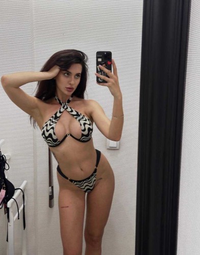 (202)460-8035 is Caucasianand offers nuru massages, asian massage, bodyrubs in Chicago and available for incall on rubrankings I know how to make your heart beat faster ?
 and your breath deeper ?‍? 
Sensual, hot, and seductive massage — for those who want more than just relaxation ?