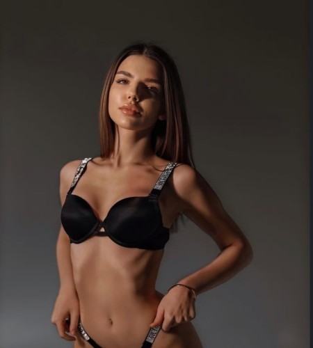 (786)409-9065 is Caucasianand offers nuru massages, asian massage, bodyrubs in Chicago and available for incall on rubrankings Luxury is when you're in my arms,
and you have no voice, no thoughts.
My skin is a precious touch.
You don't buy time—you gain access.
I'm B2B, I'm warmth, I'm depth.
🕯 I create tension and stretch it.
👠 I gently smother your consciousness.
🚫 Sex? Not in this ritual. Only the power of the body
