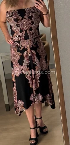 (919)614-3081 is Caucasianand offers nuru massages, asian massage, bodyrubs in Las vegas and available for both on rubrankings Imagine an escape into a space tailored specifically for your relaxation. Step aside from everyday stress and enter a world of companionship with someone you can fearlessly allow to see your true self. I'm a lover of people and very intuitive to individual needs. You will enjoy my natural ability to make those around me feel comfortable, as well as my optimistic, non-judgmental and open personality.

I’m often told I’m attractive but I consider myself to have a very down to earth, girl next door look. I’m  a mature provider, quite minimalistic, a lover of animals and nature, extremely active and have lots of hobbies and interests. If you prefer a glam look with a lot of makeup, that’s not me. I have a very natural and simple look. 

You will find me well rounded, an intelligent conversationalist, passionate about life and new experiences. My smile speaks volumes of my positive outlook. I'm filled with the maturity of many life lessons, yet youthful and sometimes a bit silly. I’m gregarious with a bit of a dry and sarcastic sense of humor, accompanied by a contagious laugh. 

I have many things in life that keep me busy, it can sometimes be a day or two before I reply. When you reach out please introduce yourself. I don’t see many people, and first impressions are everything!  I always schedule ahead to allow time for planning and screening.

I'm a non-smoker, extremely particular about my hygiene and take good care of myself.  I would appreciate the same hygiene consideration.

Please handle donation at the start of our time together by leaving in a conspicuous place. If our time begins in public please enclose in a card or gift bag. I do not discuss gifts, and communication will cease if any questions are asked about services. Please be aware, and respectful, of staying within the boundaries of the time frame booked. 

I am, always have been, and will remain 100% drug free. 