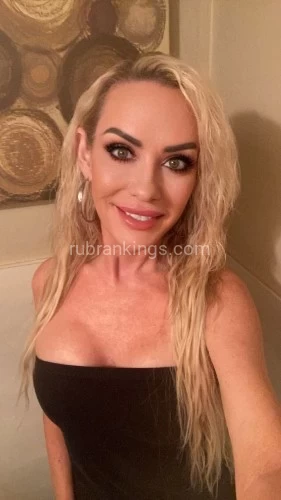 (480)332-9158 is Caucasianand offers nuru massages, asian massage, bodyrubs in Phoenix and available for both on rubrankings Come enjoy and have full relaxation with me…Starting at 160 for a 1/2hr….3/4hr $240   1hr  $340 Working 10am to 6pm daily…also mention you saw me here on RR! I’m off the 101 freeway and Southern Ave. Tempe Thank you, April